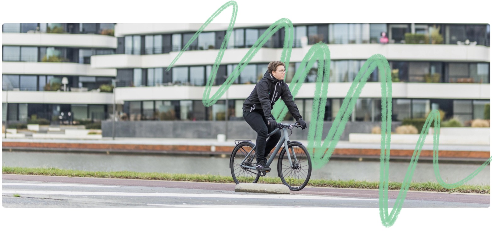 Man met leasefiets van Cyclis onderweg naar zijn bestemming